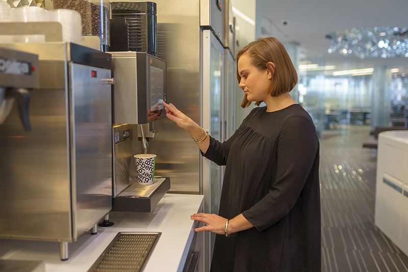 Bloomberg L.P. Zoe Ryan grabbing a cup of coffee