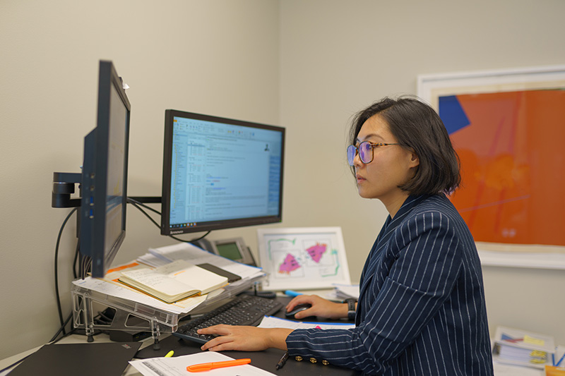 Day-in-the-life-Allens-Connie-Ye-working-on-computer.jpg
