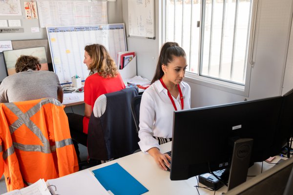 Transdev- Sara Khosrav checking to do list