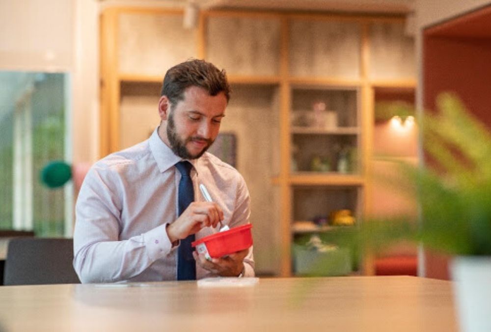 day-in-a-life-department-of-the-prime-minister-and-cabinet-lachlan-mcdevitt-eating_