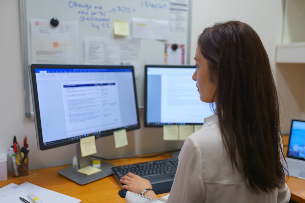 Thomson Geer Amy Jee preparing a legal sign-off letter